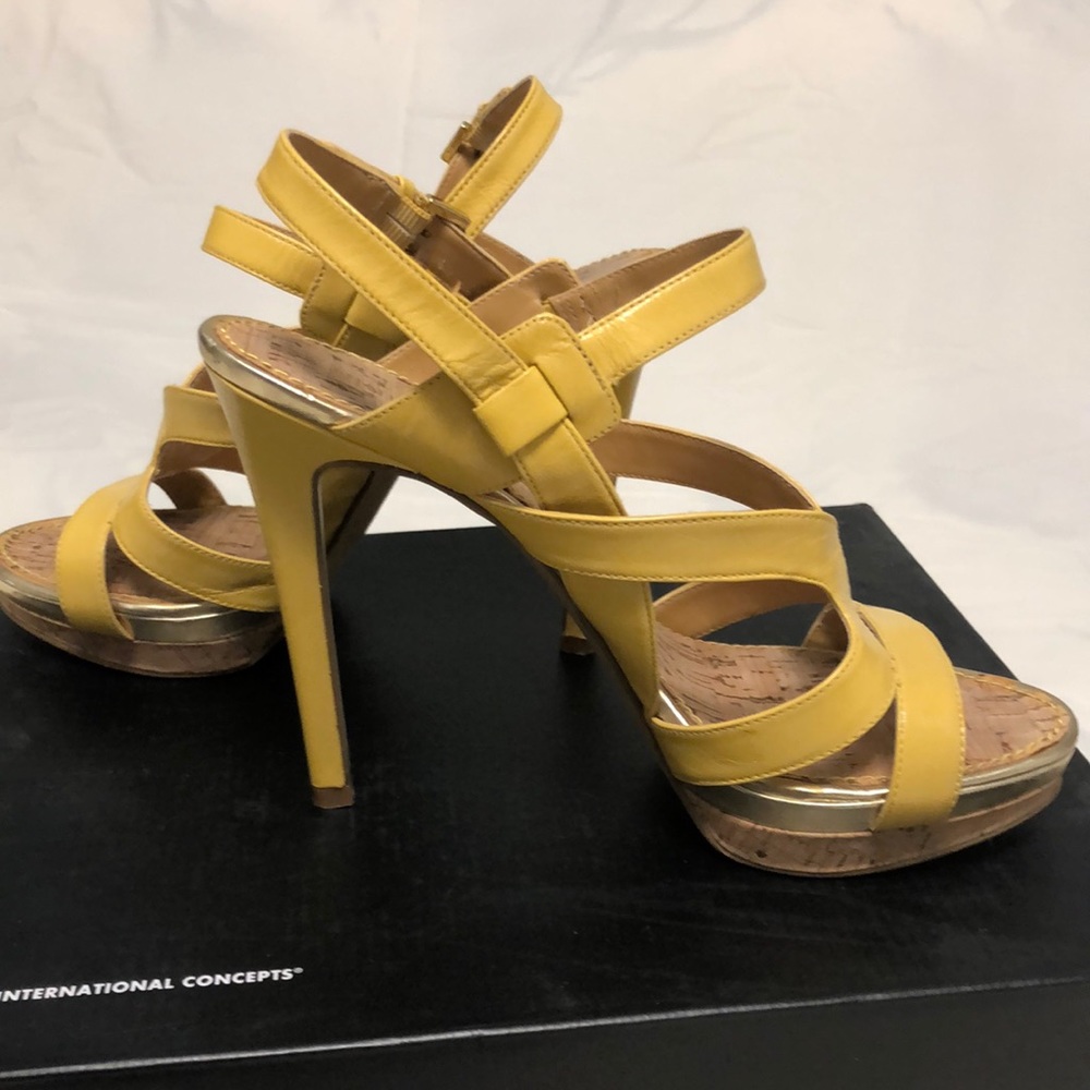 Beautiful 4” heeled yellow strapped heels.